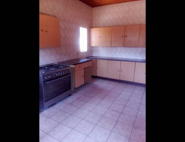 3 BEDROOM HOUSE FOR SALE IN WYCHWOOD